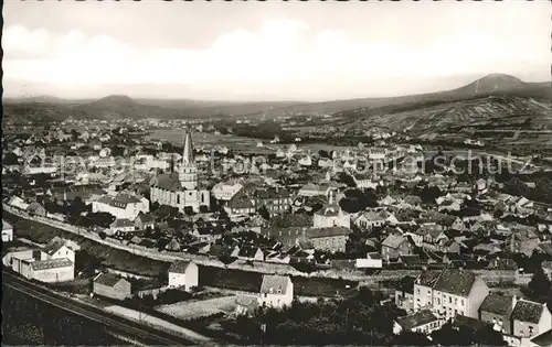 Ahrweiler Ahr Totalansicht mit Blick auf Landskrone Eisenbahn / Bad Neuenahr-Ahrweiler /Ahrweiler LKR