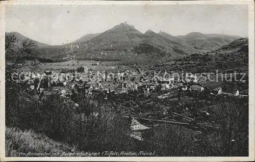 Annweiler Trifels Gesamtansicht mit Burgdreifaltigkeit Trifels Anebos Muenz / Annweiler am Trifels /Suedliche Weinstrasse LKR