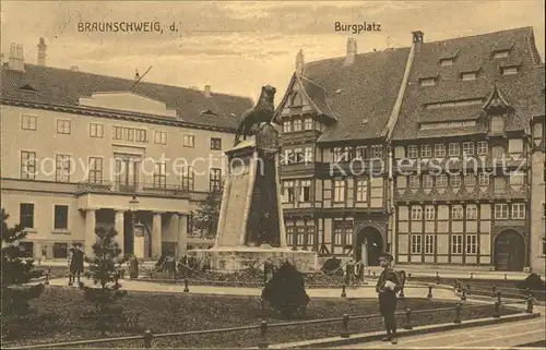 Braunschweig Burgplatz mit Loewenstatue Kat. Braunschweig