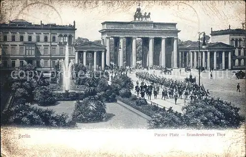 Berlin Brandenburger Tor Quadriga Parade Fontaene Kat. Berlin
