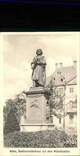 Bonn Rhein Beethovendenkmal auf dem Muensterplatz / Bonn /Bonn Stadtkreis