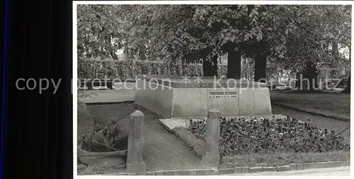 Husum Nordfriesland Theodor Storm Gedenkstein im Schlosspark / Husum /Nordfriesland LKR