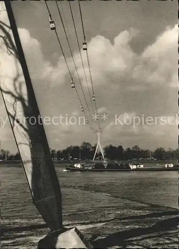 Seilbahn Koeln Frachter  / Bahnen /