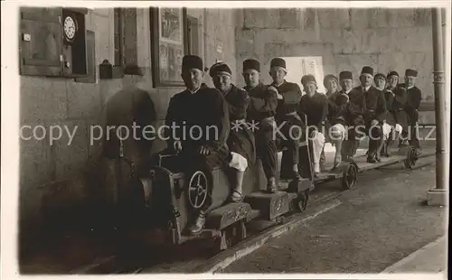 Salzbergwerk Bergbahn Gruppenfoto Kat. Rohstoffe Commodities