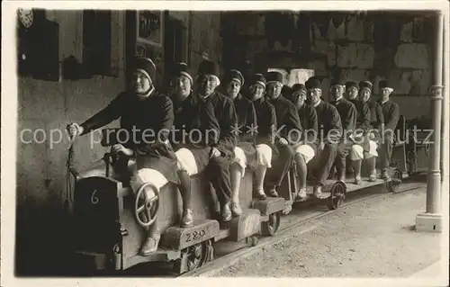 Salzbergwerk Bergbahn Gruppenfoto Kat. Rohstoffe Commodities