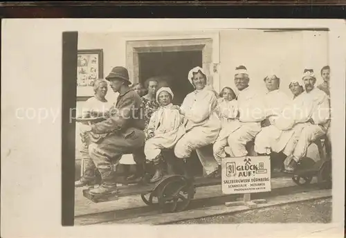 Salzbergwerk Duerrnberg Bergbahn Gruppenfoto Schandalik Meraner Kat. Rohstoffe Commodities