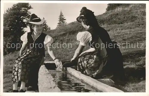 Feldberg Schwarzwald Hotel Feldbergerhof Frauen in Tracht Kat. Feldberg (Schwarzwald)