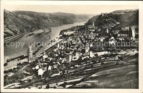 Oberwesel Rhein Panorama mit Burg Schoenburg Frachtkahn Binnenschifffahrt / Oberwesel /Rhein-Hunsrueck-Kreis LKR