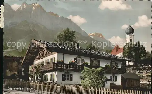 Grainau Dorfpartie mit Waxenstein und Zugspitze Kat. Grainau