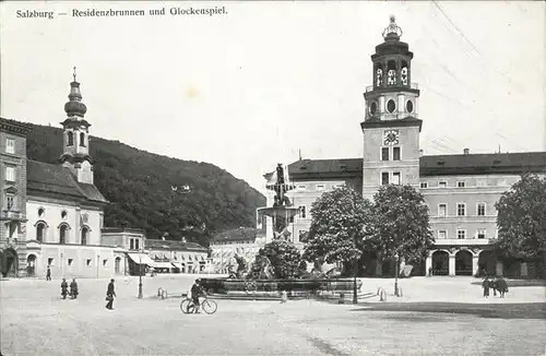 Salzburg Residenzbrunnen Glockenspiel Fahrrad