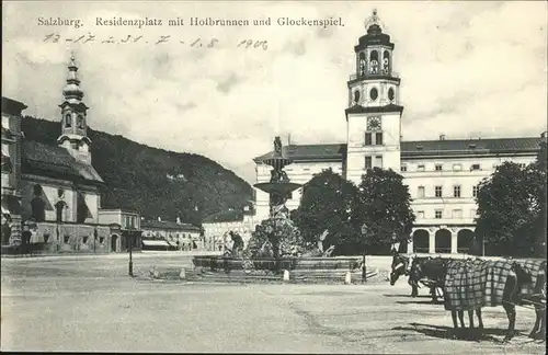 Salzburg Residenzplatz Hofbrunnen Glockenspiel Pferde