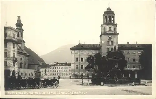 Salzburg Residenzplatz Glockenspiel Kutschen