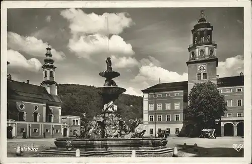 Salzburg Brunnen Residenzplatz Glockenspiel