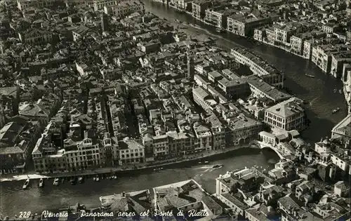 Venezia Venedig Fliegeraufnahme  Bruecke /  /