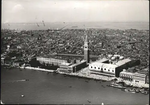 Venezia Venedig Fliegeraufnahme Schiff /  /