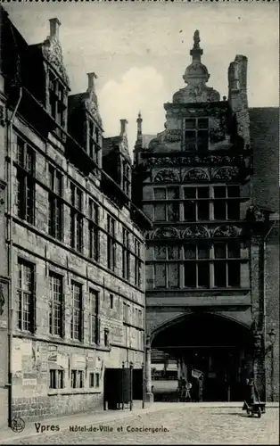 Ypres Ypern West Vlaanderen Ypres Conciergerie Hotel de Ville * /  /