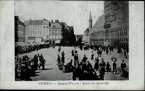 Ypres Ypern West Vlaanderen Ypres Marche Grand Place * /  /