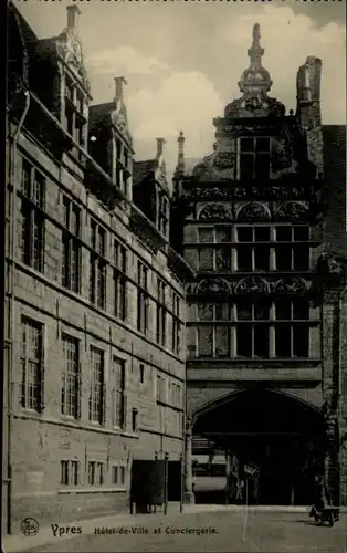 Ypres Ypern West Vlaanderen Ypres Conciergerie Hotel de Ville * /  /