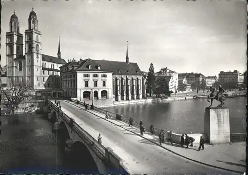 Zuerich Zuerich Helmhausbruecke Waldmann Denkmal  Grossmuenster x / Zuerich /Bz. Zuerich City