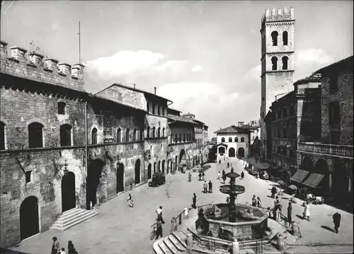 Assisi Umbria Piazza del Comune Brunnen x / Assisi /