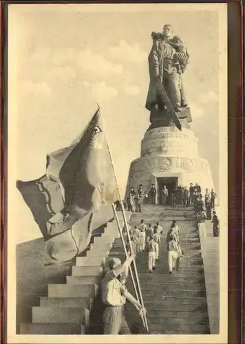Treptow Berlin Ehrenmal der Sowjetarmee Kranzniederlegung / Berlin /Berlin Stadtkreis
