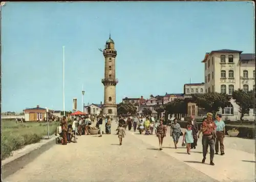 Rostock Warnemuende Strandpromenade mit Leuchtturm Kat. Rostock