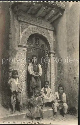 Alger Algerien Enfants a la Porte de la Maison Scenes et Types / Algier Algerien /