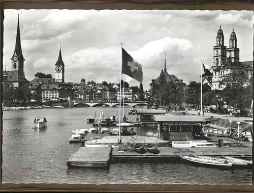 Zuerich Limmat Fraumuenster St. Peter Grossmuenster Boote Stege / Zuerich /Bz. Zuerich City