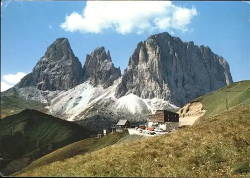 kk12240 Canazei Suedtirol Rifugio Maria Flora al Passo di Sella con il Sassolungo Dolomiti Kategorie.  Alte Ansichtskarten