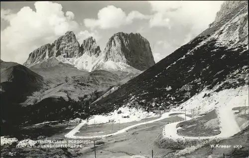 Dolomiten Langkofel Dolomitenstrasse am Pordoijoch mit Langkofelgruppe Kat. Oesterreich