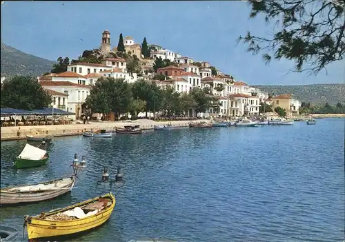 Skiathos Teilansicht Uferpromenade Fischerboot