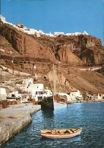 Fira Teilansicht Hafen Fischerboot