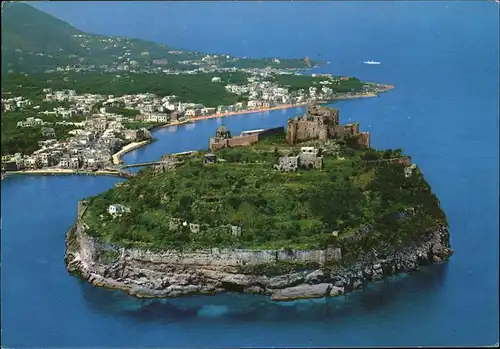 Ischia Ansicht und Aragonisches Schloss Fliegeraufnahme Kat. Insel Golfo di Napoli