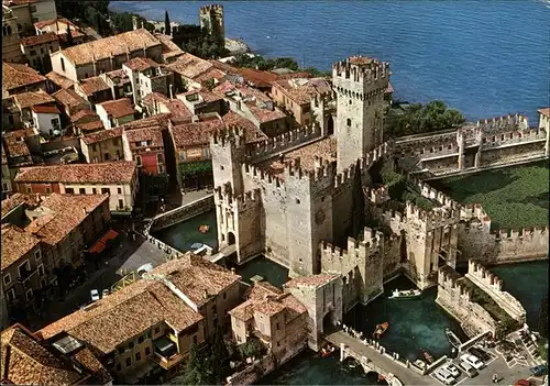 Sirmione Fliegeraufnahme vom Schloss mit Gardasee / Italien /Italien