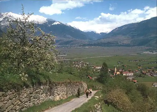 Lana Meran Panorama mit Alpenblick Wanderer Kat. Italien