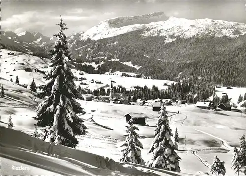 Riezlern Kleinwalsertal Vorarlberg mit Schwarzwassertal und Hoch Iten im Schnee Kat. Mittelberg