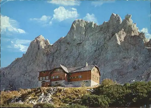 Hochschwab Voisthalerhuette oeAV mit Edelspitzen und Karlmauer Kat. Oesterreich