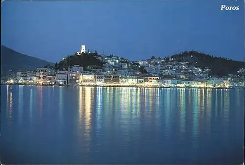 Poros Gesamtansicht Blick vom Meer bei Nacht Kat. Insel Poros