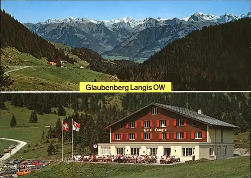 Langis Glaubenberg Aussicht auf Obwaldner Berge Alpenpanorama Hotel Restaurant Flagge