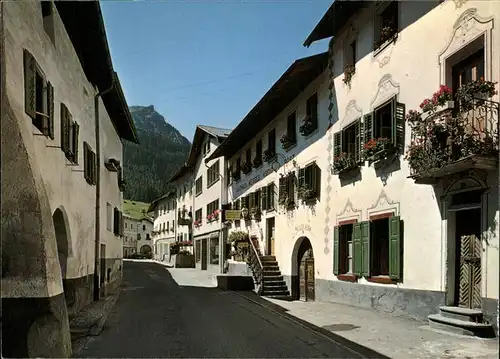 Santa Maria Val Muestair Dorfpartie gegen Piz Mezdi