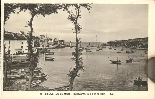 Sauzon Belle Ile en Mer Vue sur le port bateaux