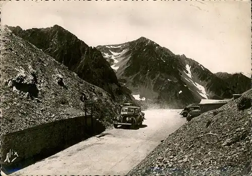 Col d Toumalet Pyrenes Passh?he mit Oldtimer Autos