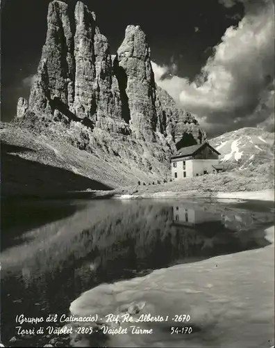 Dolomiten Gruppo del Catinaccio Rifugio Re Alberto Torri di Vajolet Berghuette Bergsee Vajolet Tuerme Kat. Italien