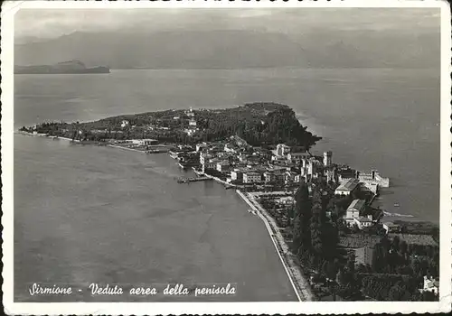 Sirmione Veduta aerea della penisola / Italien /Italien