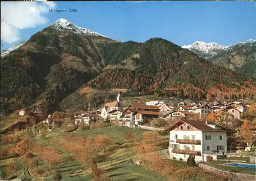 Dorf Tirol Panorama mit Mutspitze Kat. Italien