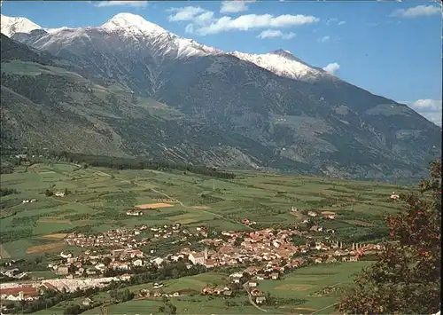 Vinschgau Suedtirol Ortsblick mit Alpenpanorama / Val Venosta /Bolzano