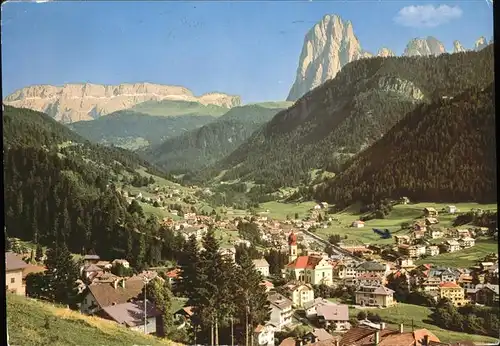 St Ulrich Groeden Tirol Hauptort des Groednertals mit Sellastock und Langkofelgruppe  Kat. Salten Schlern