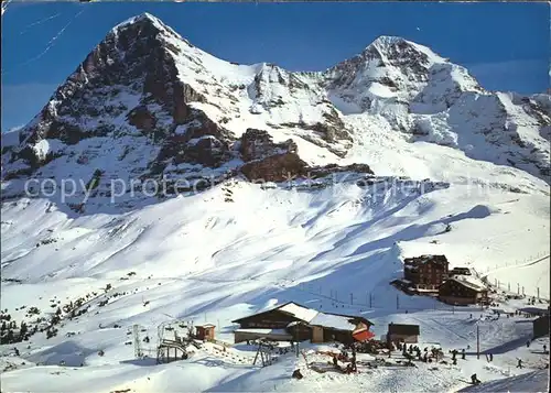 Grindelwald Kleine Scheidegg Eigernordwand und Moench Wintersportplatz Bergrestaurant Bergstation Berner Alpen Kat. Grindelwald