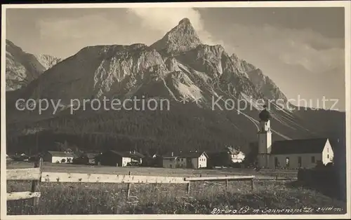 Ehrwald Tirol Ortsansicht mit Kirche Sonnenspitze Mieminger Kette / Ehrwald /