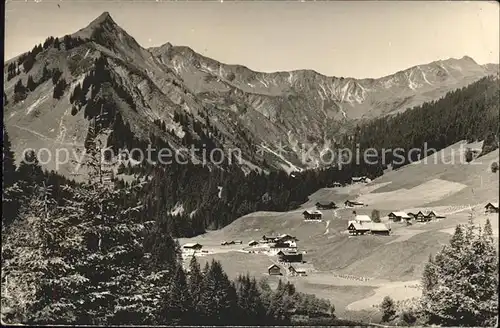 Baad Mittelberg Kleinwalsertal Panorama mit Unspitze Allgaeuer Alpen Kat. Mittelberg